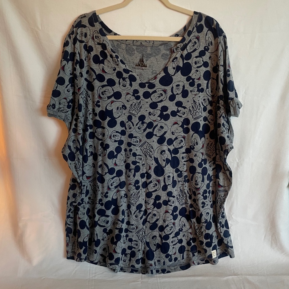 Torrid x Disney World 50th Anniversary Celebration Mickey Allover V-neck Size 4x